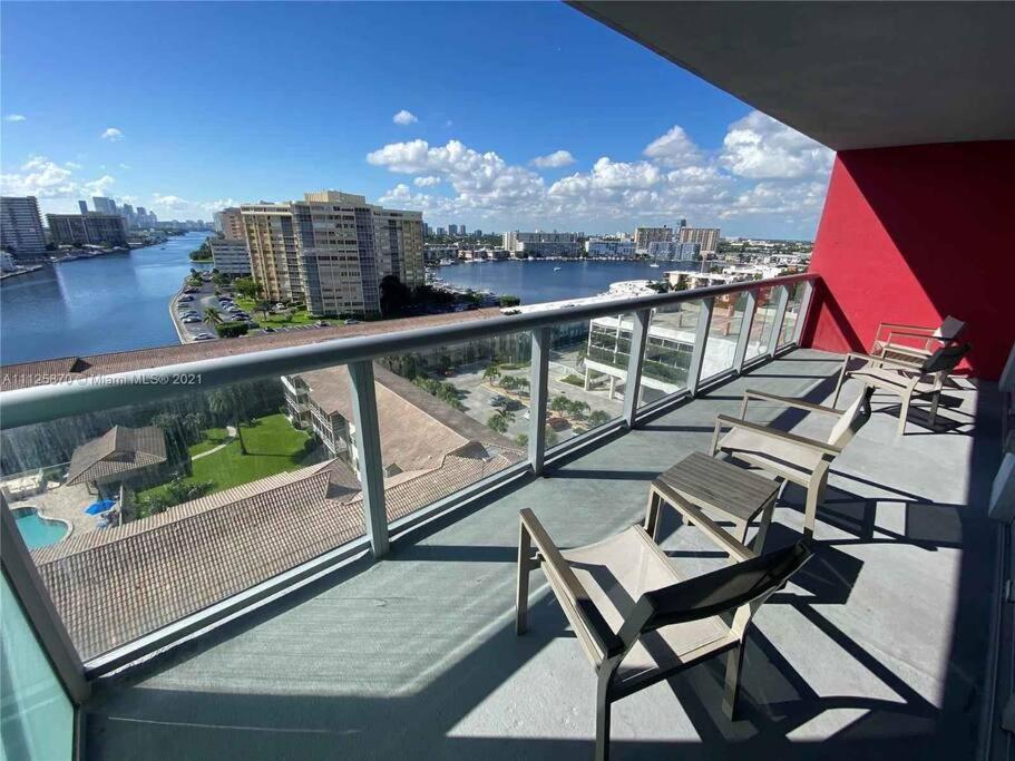2Bd 2Ba Condo @Beachwalk Resort W/Pool Hallandale Beach Kültér fotó